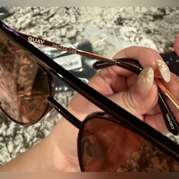 Quay High Key Sunglasses - Picture 4 of 11